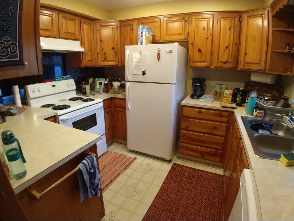 Nice kitchen, including a dishwasher (what luxury!)